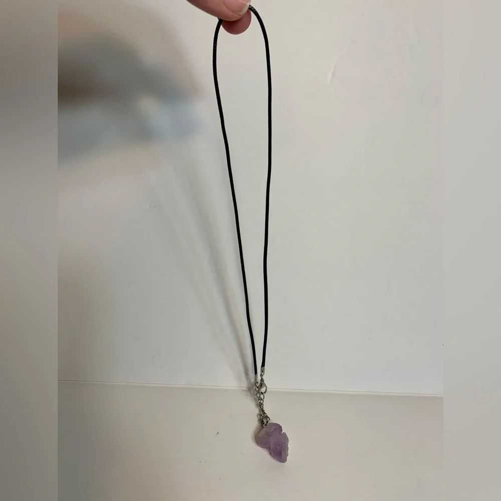 Collection of crystals including one necklace. - Picture 4 of 9